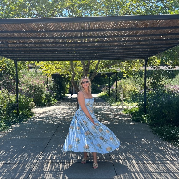 Meet your Posher, Whitney - Picture 1 of 1